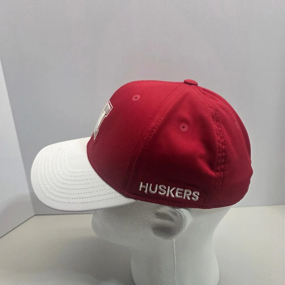 Nebraska Huskers Hat Red White Stretch Fit S/M Adidas NCAA Baseball Cap 11DCZ